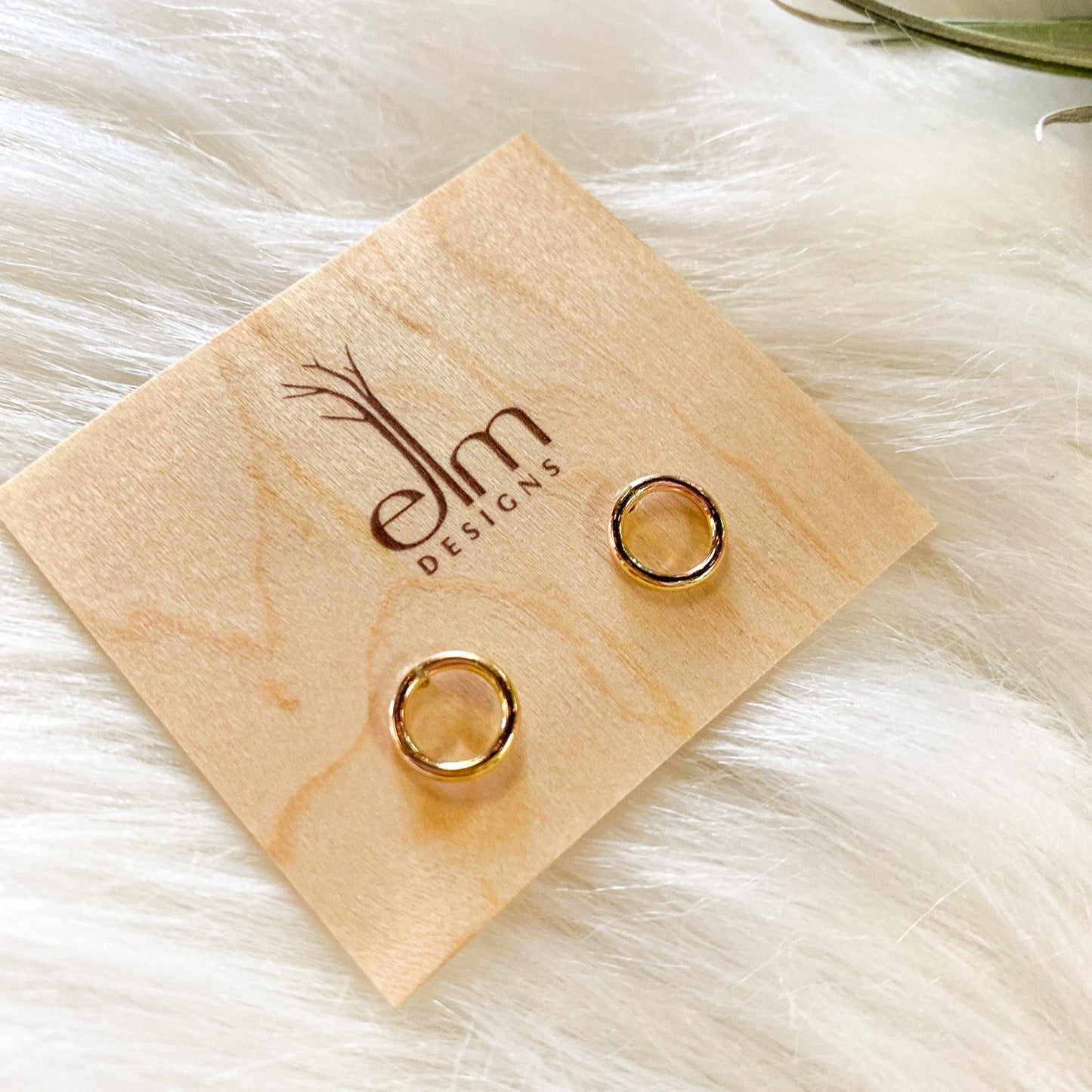 Gold Circle Posts by Elm Designs