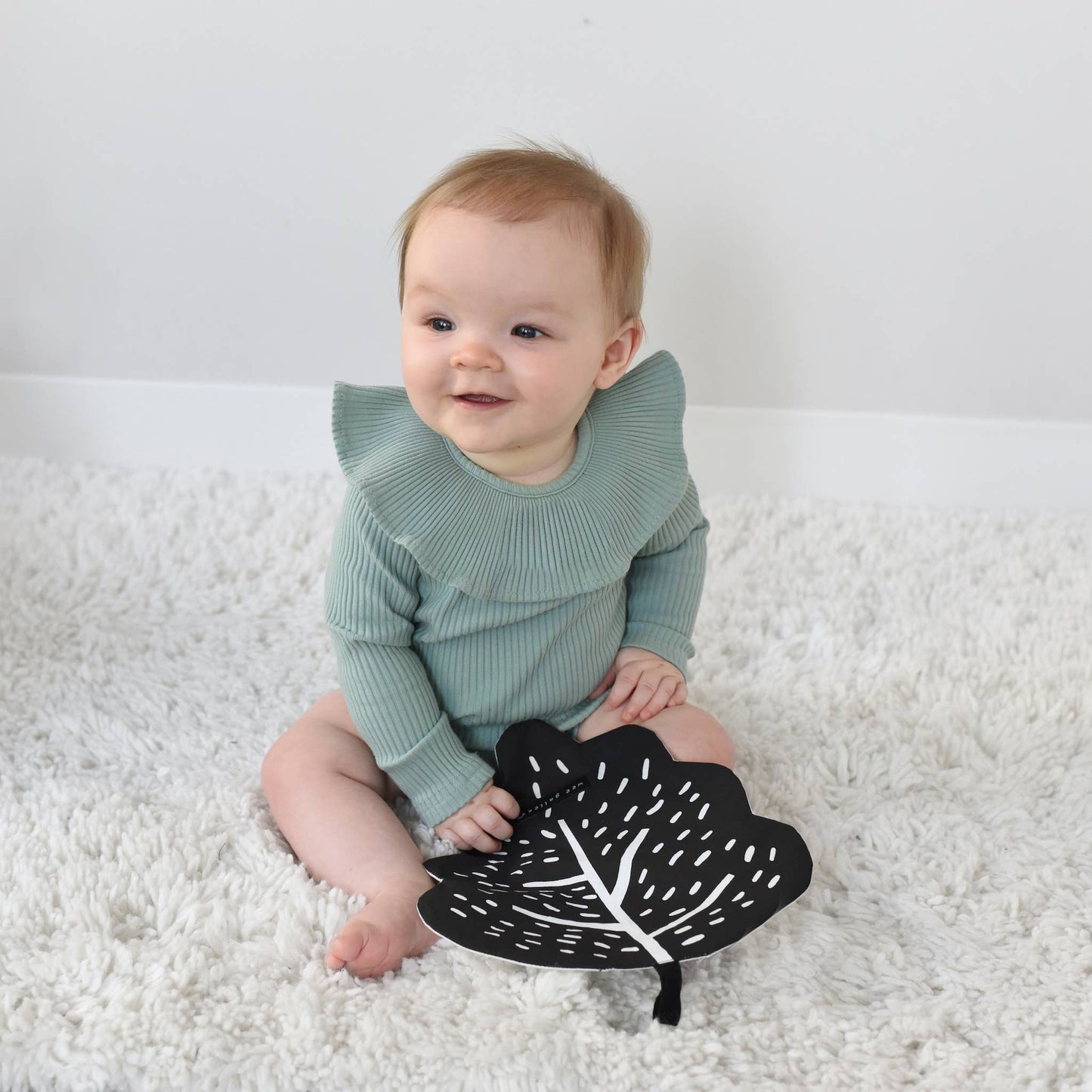 Leaf Crinkle Toy by Wee Gallery