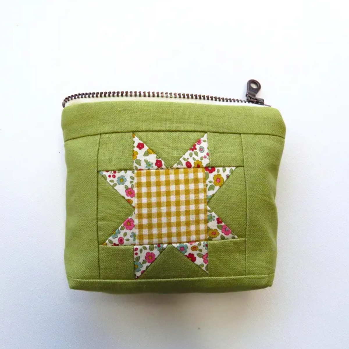 Green Sawtooth Quilted Linen Pouch – Flower Star Zipper Bag