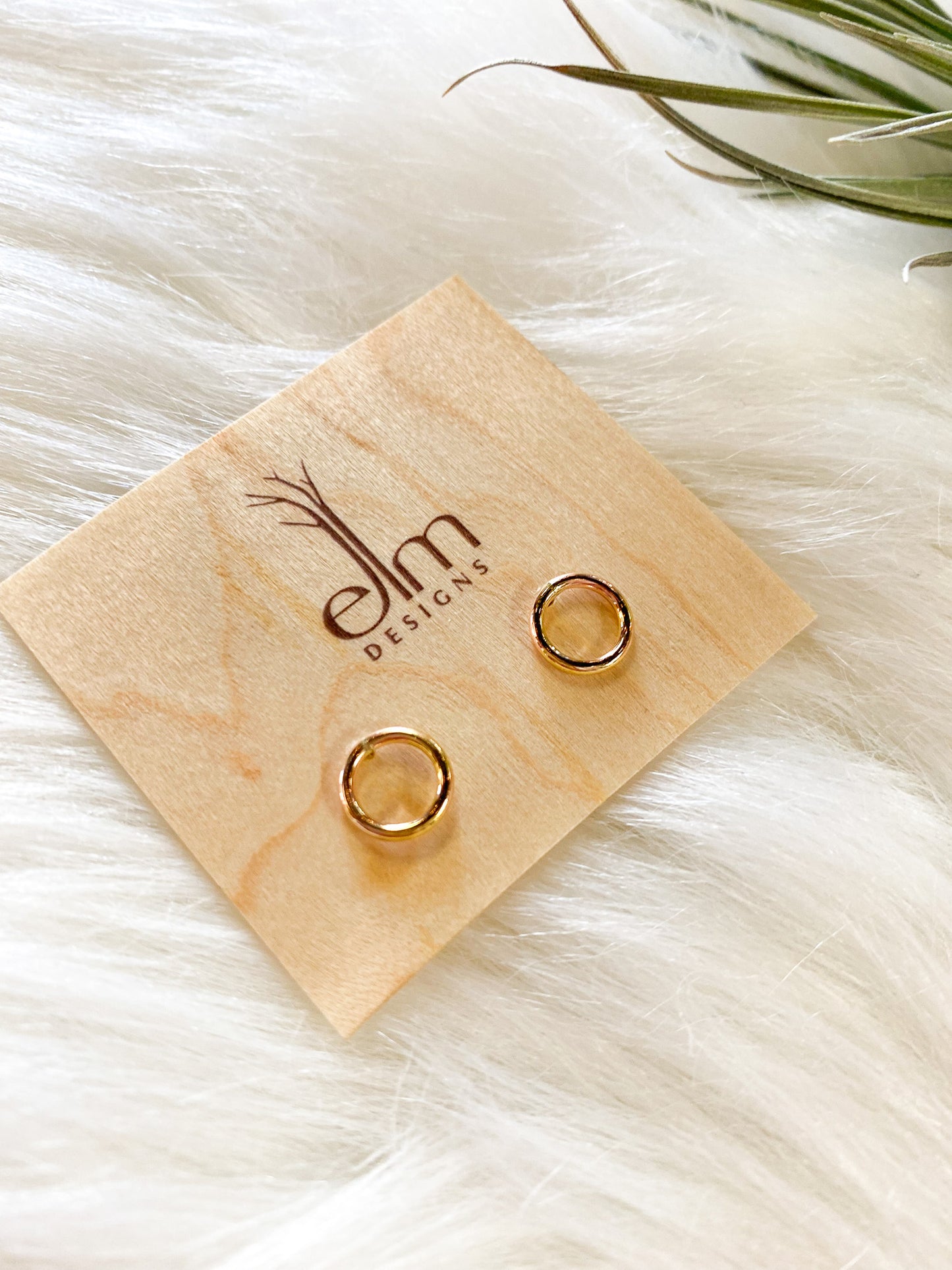 Gold Circle Posts by Elm Designs